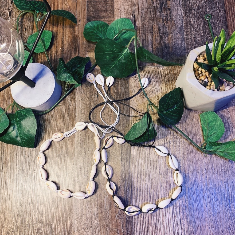 4 FOR $25⭐️
Shell Necklaces - Picture 3 of 6
